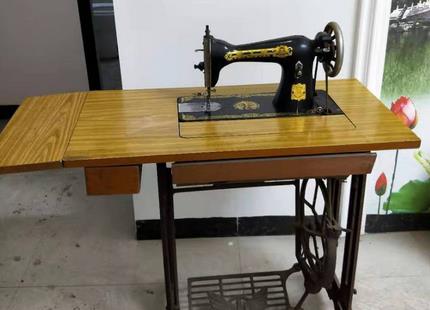 七十年代飞人牌缝纫机出售